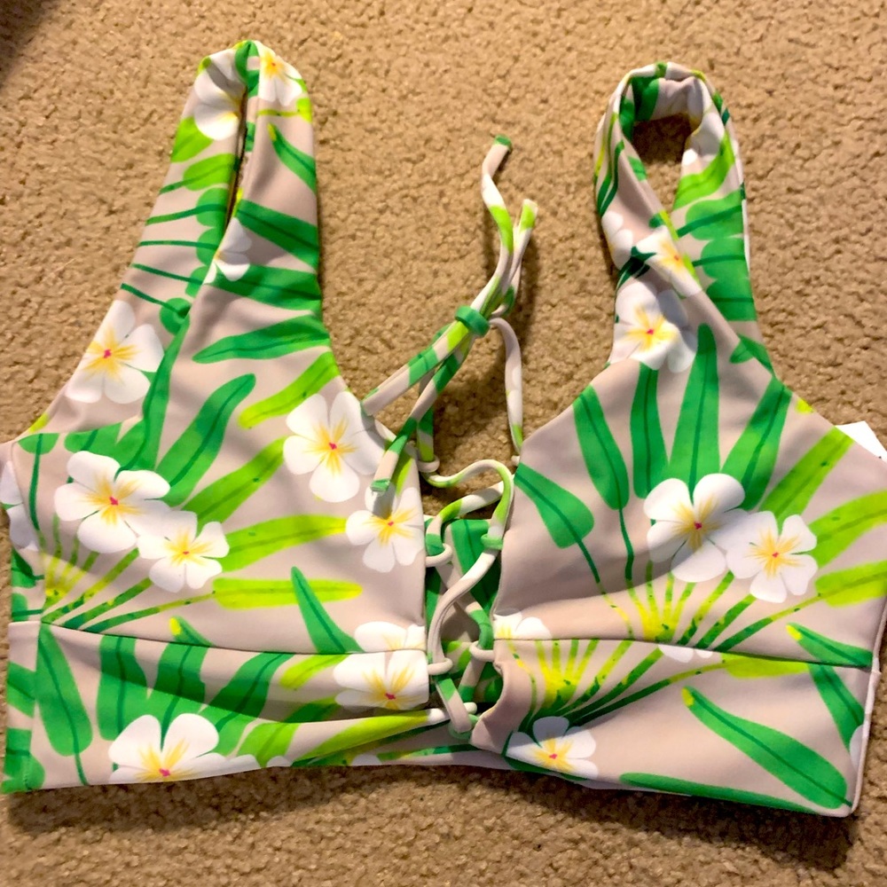 Moana bikini Top BNWT